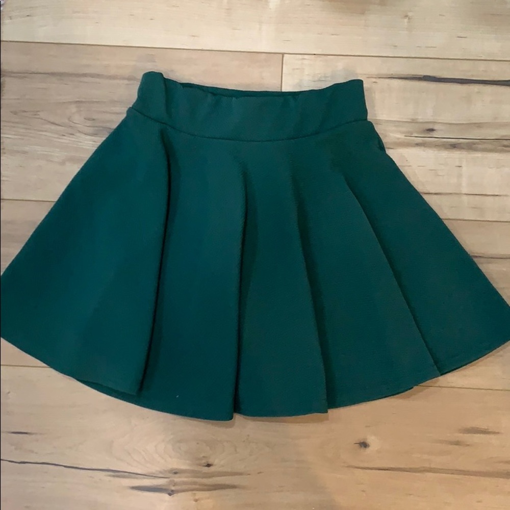 Cute emerald green skirt!